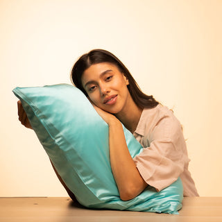 Brightly Labs® King Envelope Silk Pillowcase - Experience luxury with clinically proven Mulberry Silk for hair and skin benefits. Organic and hypoallergenic, with silver-infused fabric for a refreshing, restful sleep