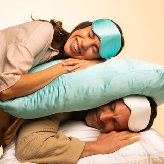 Brightly Labs® King Envelope Silk Pillowcase - Experience luxury with clinically proven Mulberry Silk for hair and skin benefits. Organic and hypoallergenic, with silver-infused fabric for a refreshing, restful sleep