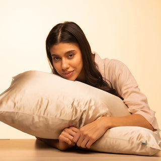 Brightly Labs® King Envelope Silk Pillowcase - Experience luxury with clinically proven Mulberry Silk for hair and skin benefits. Organic and hypoallergenic, with silver-infused fabric for a refreshing, restful sleep